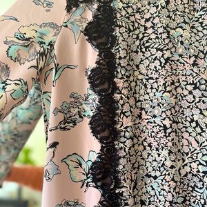 BCBG Max Azria floral mini dress 🌸